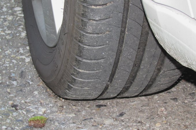 Awarie opony na autostradzie